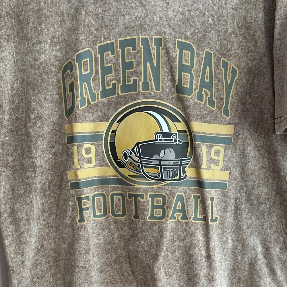Green Bay Football Women’s Oversized Graphic T-Shirt, NWOT, Size M - Picture 2 of 5